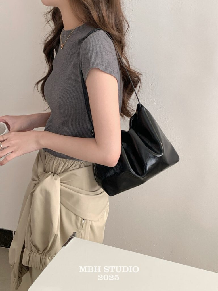 MBH Patent Leather Top Layer Cowhide Niche Design Side Zipper Pleated Cloud Bag Crossbody Shoulder Bag with Strap